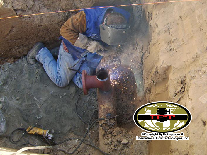 Click to magnify/shrink Lateral Tee Welding on Pipeline